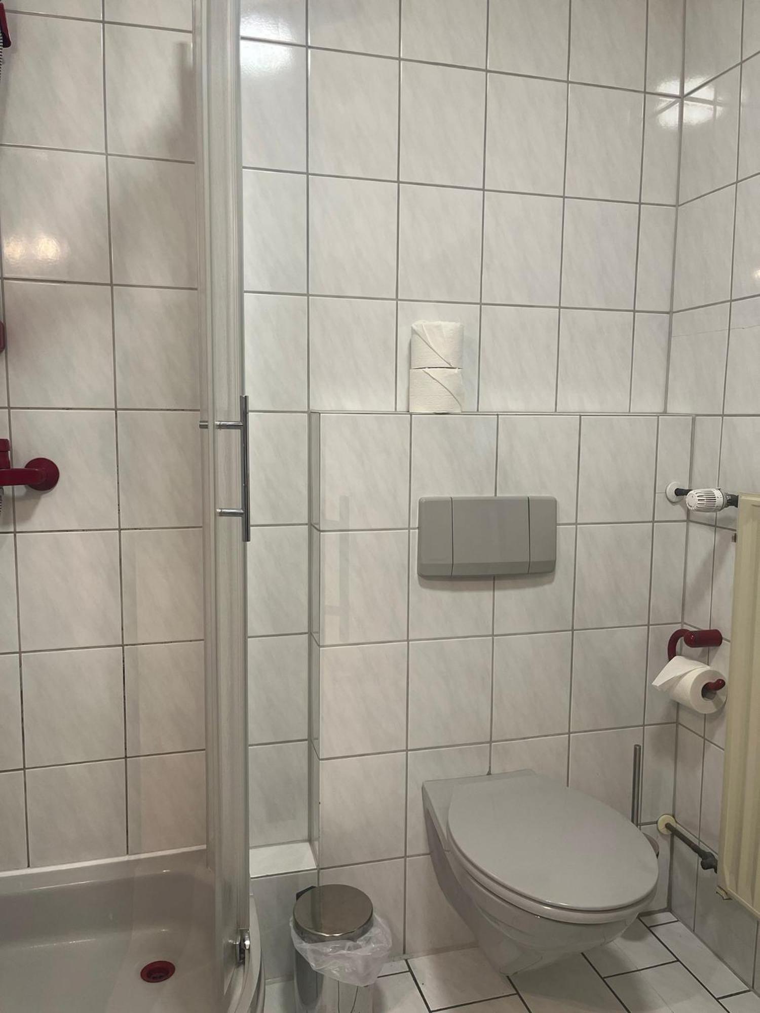 Danis Schlossschaenke Simmern Rum bild