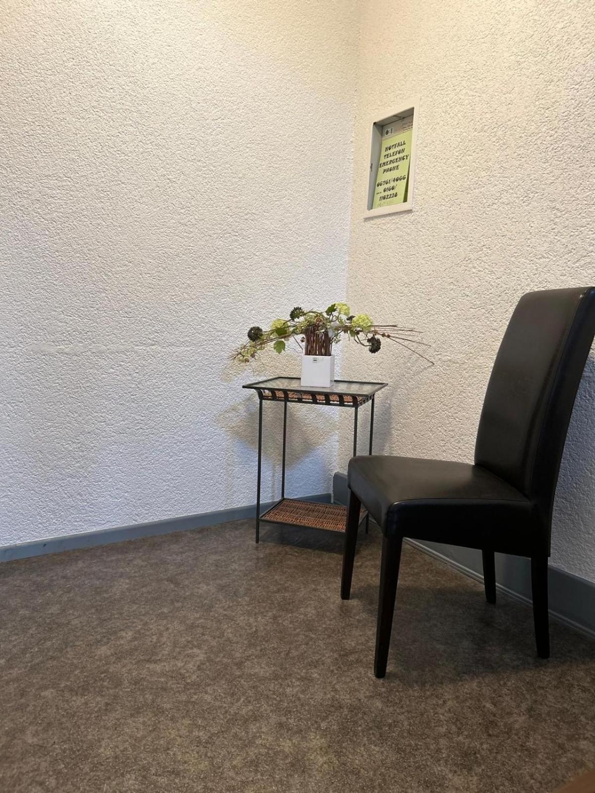 Danis Schlossschaenke Simmern Rum bild